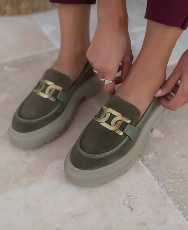 Яке взуття трендове весною 2025