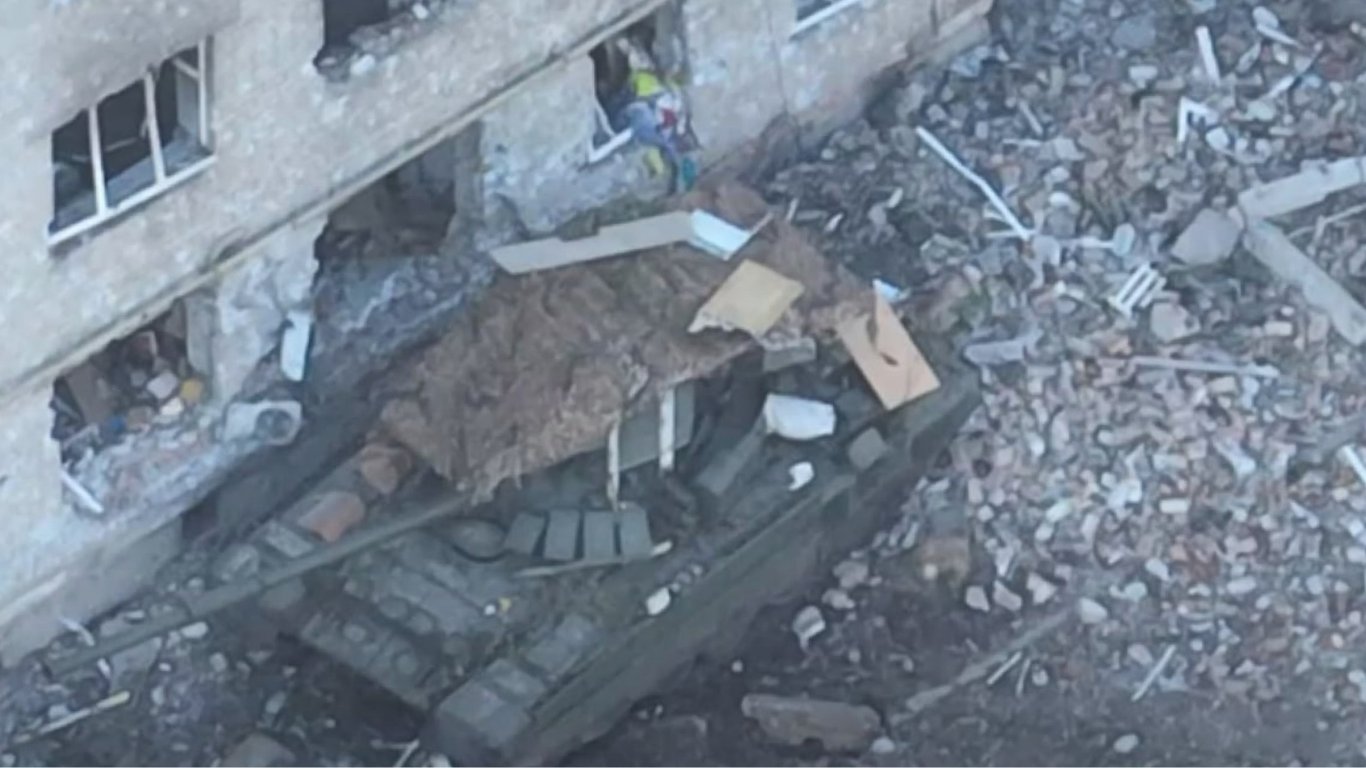 Сырский показал, как ВСУ поджарили вражеский танк в тайнике