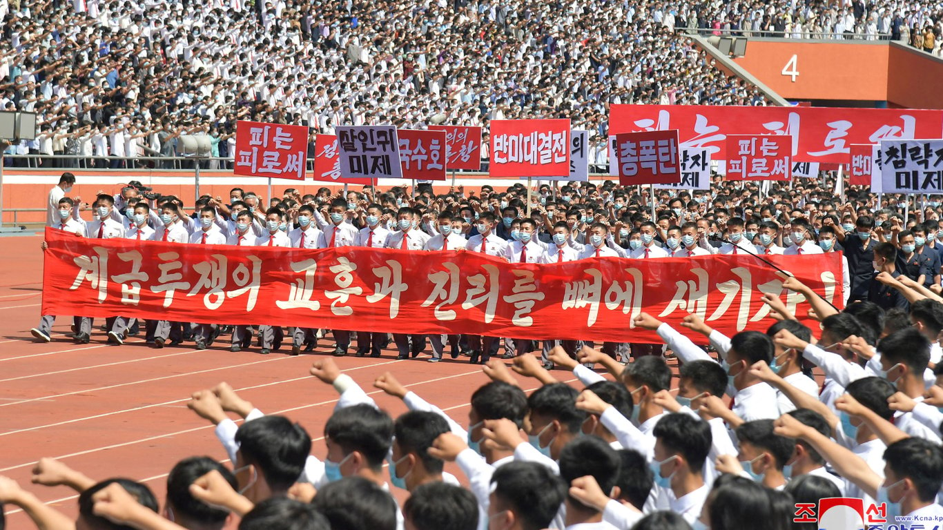 В КНДР прошли митинги с требованиями начать ядерную войну против США