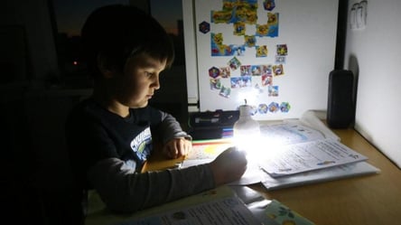 Ситуація зі світлом в Україні — графіки відключень сьогодні - 285x160