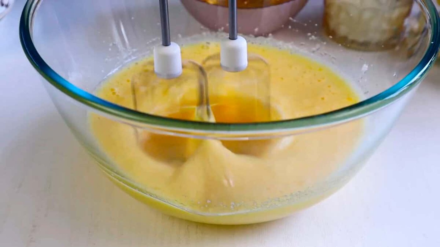 Пиріг з кефіром та варенням - простий рецепт