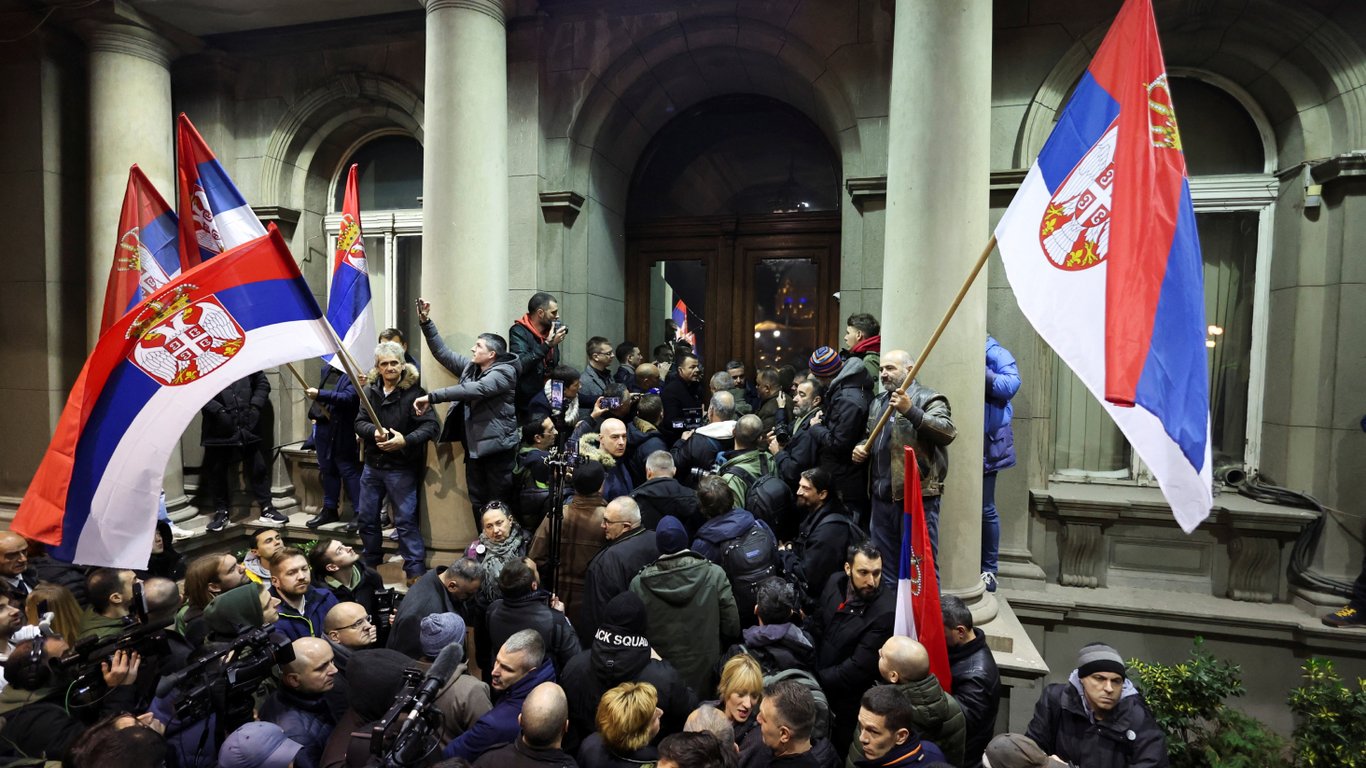 Парламентские выборы в Сербии – народ митингует против результатов