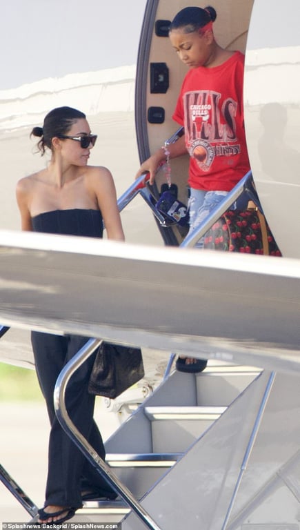 Кім Кардаш'ян підловили із сумочкою за 100 тисяч доларів - фото 1