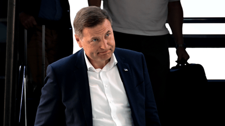 Певкур йде у відставку через скандал із закупівлею зброї для України - 285x160
