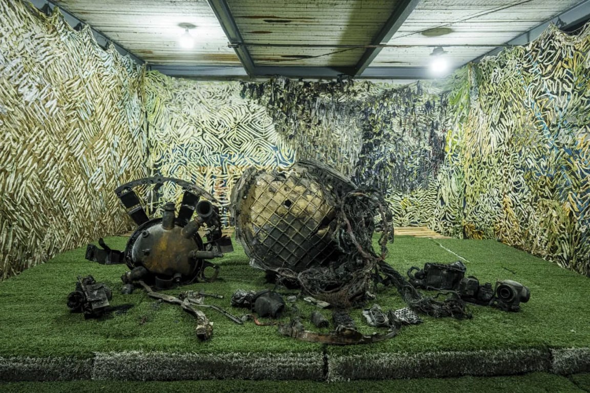 СБУ демонстрирует остатки упавшей на Днепр ракеты 21 ноября