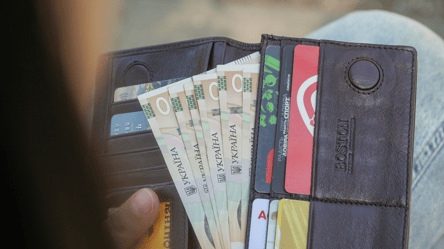 Соцвыплаты в Украине — кто имеет право на материальную помощь - 285x160