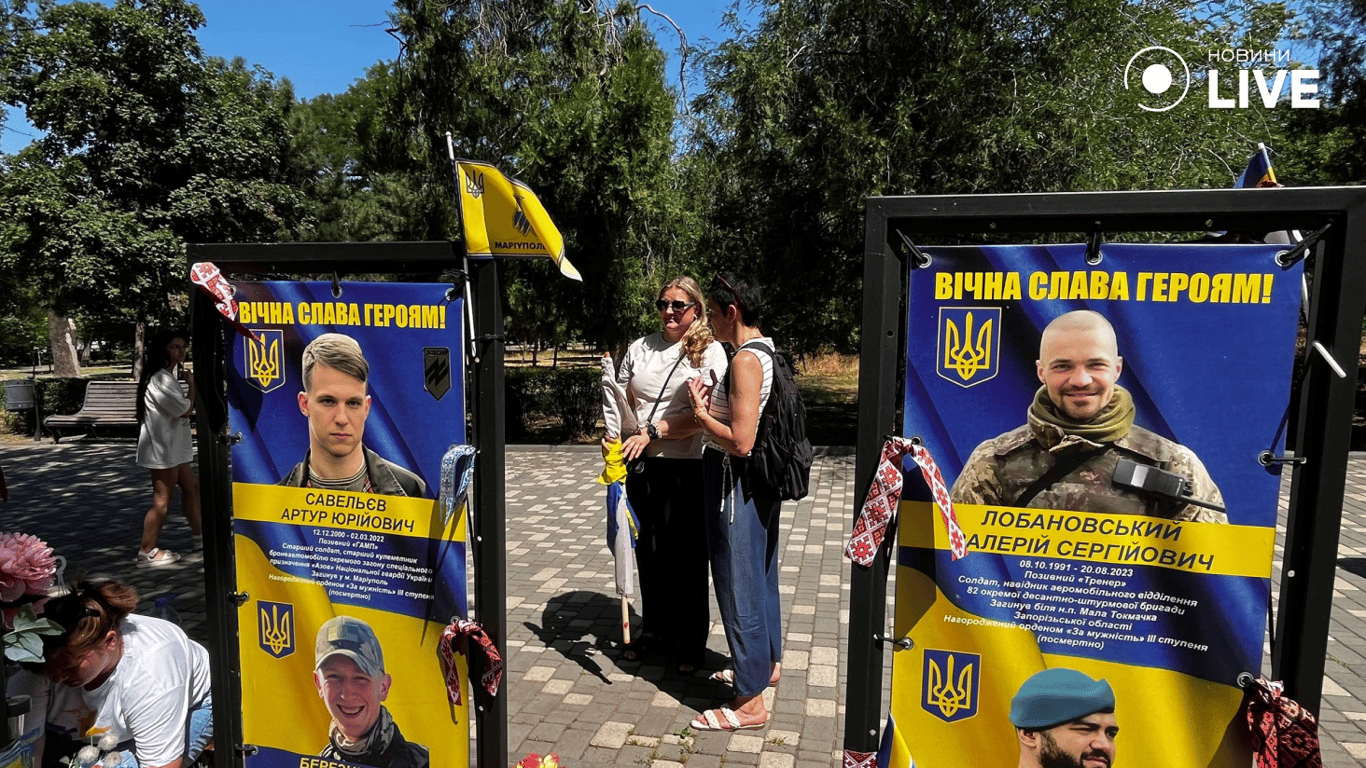  Портрети загиблих українських військових на Алеї Героїв в Одесі