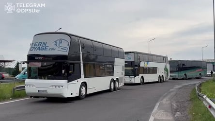 Черги на кордоні України — автобуси стоять годинами на шести КПП - 285x160