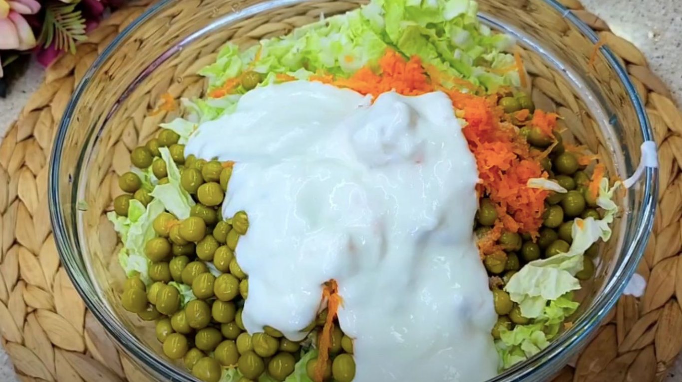 салат з пекінською капустою за 5 хвилин