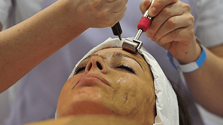 В России косметолог избила клиентку - 285x160