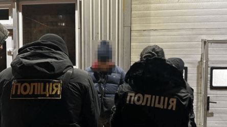 Стать прокурором за 30 тысяч долларов — в Одессе задержали мошенников - 290x160