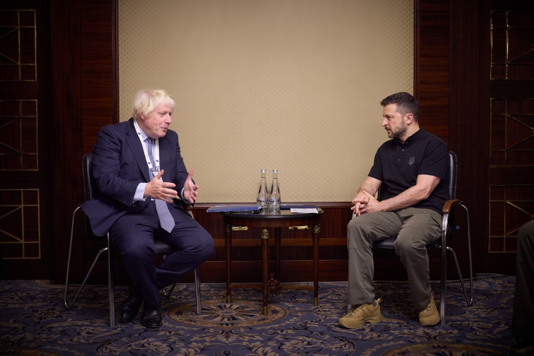 Президент Украины Владимир Зеленский с экс-премьер-министром Великобритании Борисом Джонсоном. Фото: ОП