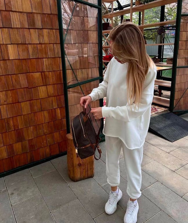 Спортивні костюми в стилі oversize завжди в моді