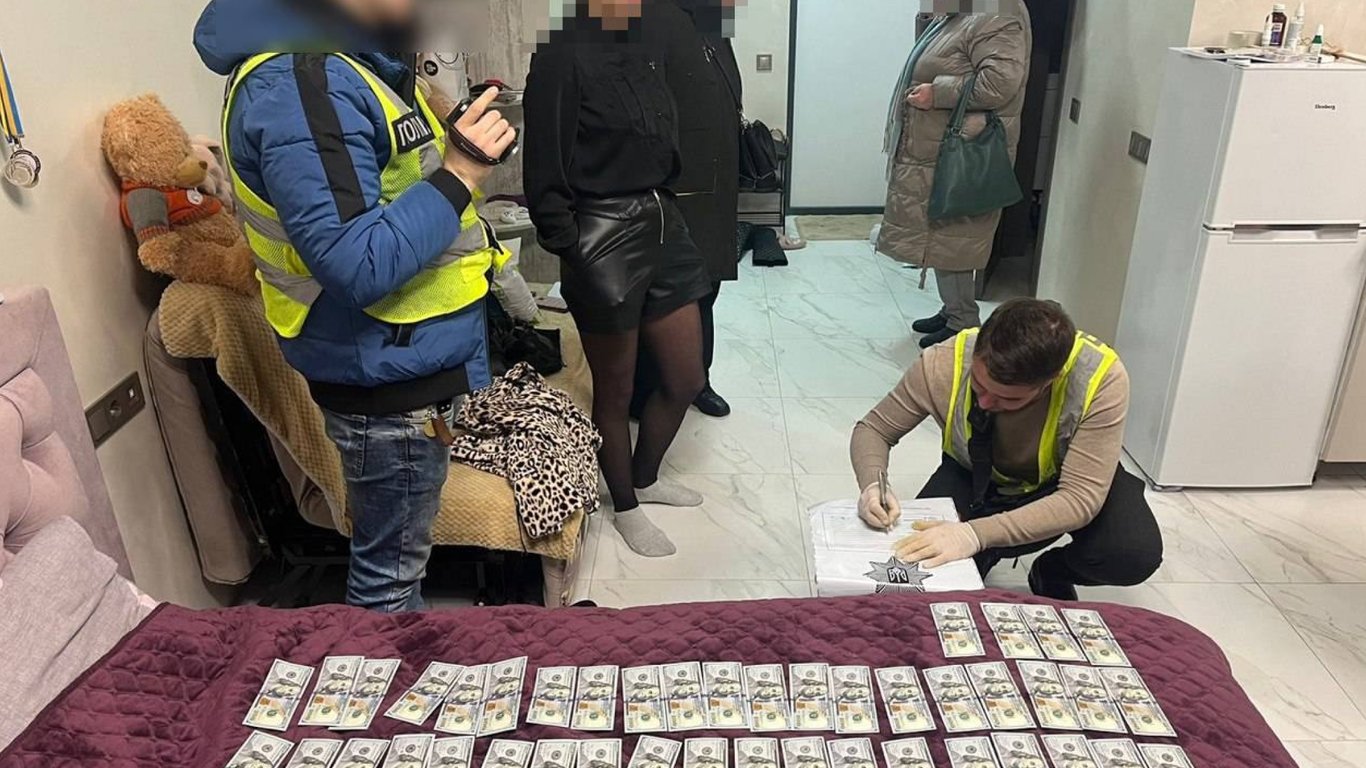 В Киеве задержали большую группу наркодилеров: фото, видео