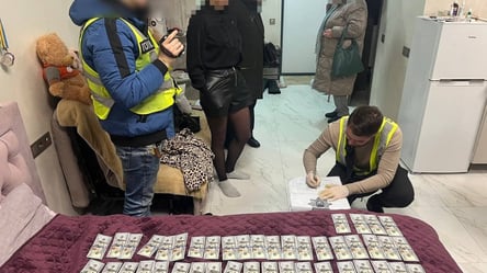 "Товару" на 4 млн грн: у Києві затримали велику групу наркодилерів - 285x160