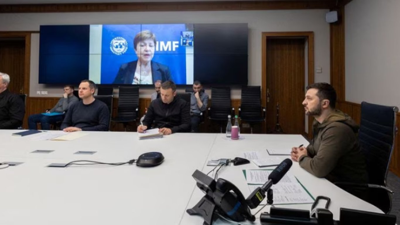 Совет МВФ одобрил рекордный кредит для Украины: на какую сумму