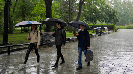 Синоптики рассказали, какие области Украины сегодня посетят дожди - 285x160