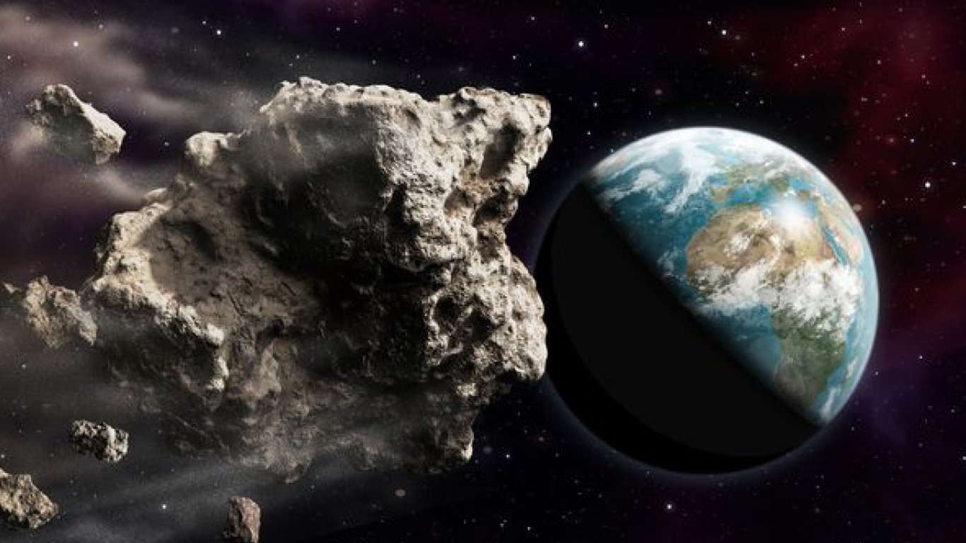 К Земле летят сразу три астероида: один размером с футбольное поле