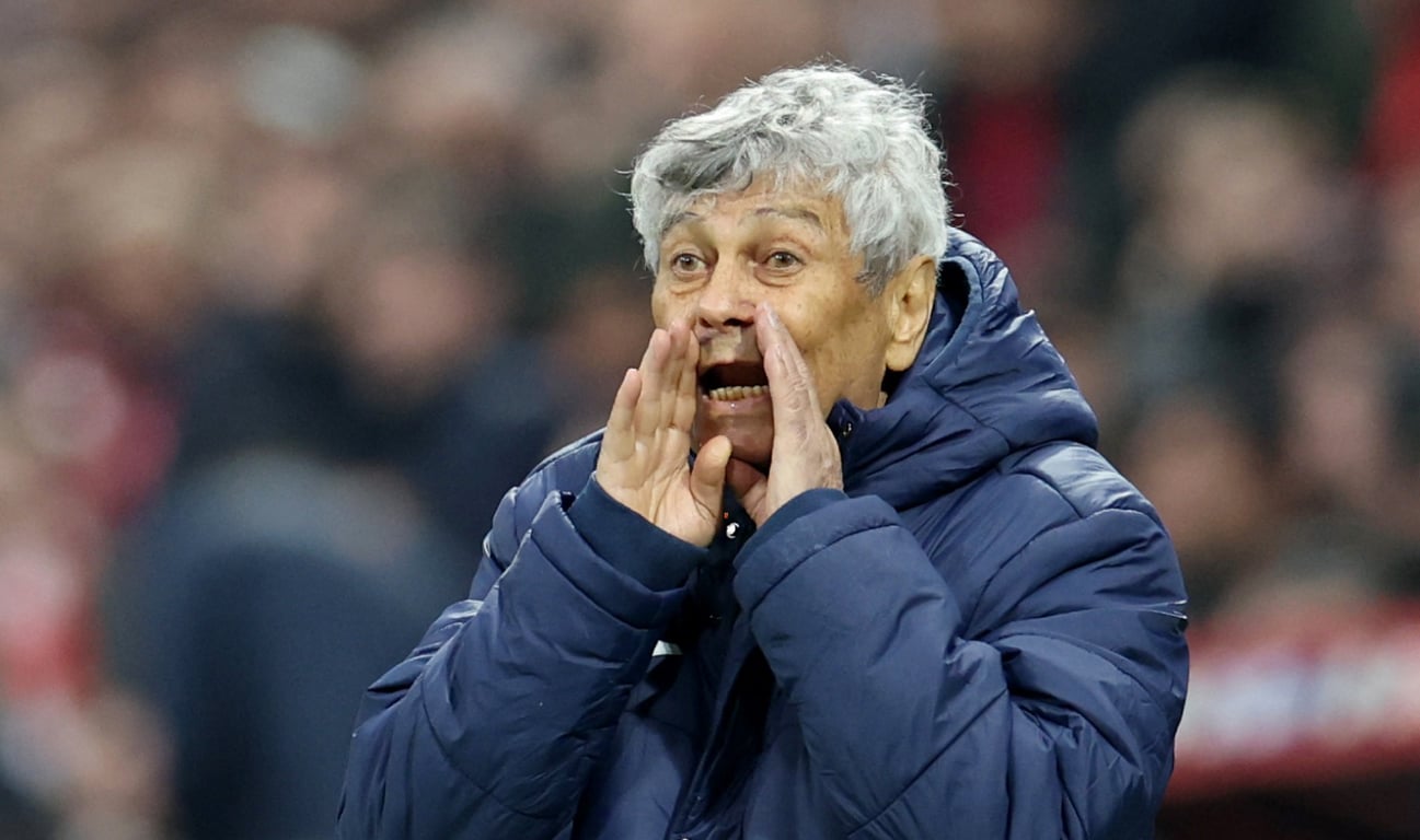 Мирча Луческу во время поединка Румынии и Турции 26 марта 2026 года