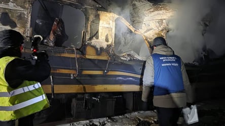 Russia strikes a passenger train in Kharkiv region —  death toll - 304x171