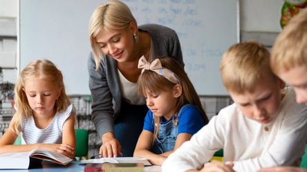 Зарплати освітян — як і для кого зростуть доплати з 1 вересня - 285x160