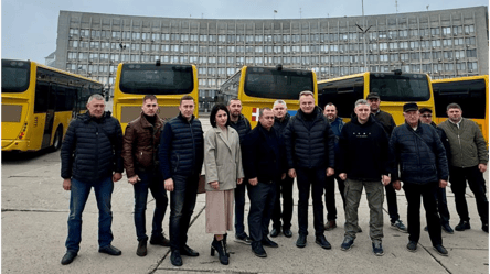 Садовий заявив про передачу автобусів для Сумської громади - 285x160