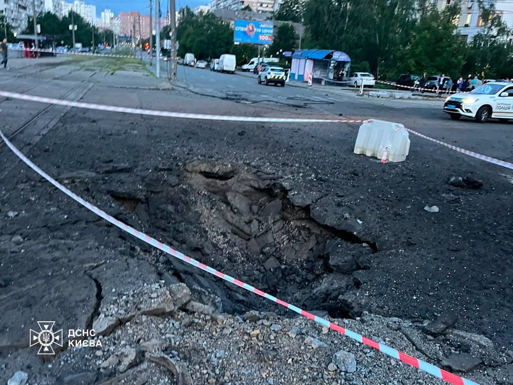 Нічна атака РФ на Київ: кількість постраждалих збільшилась до 10 - фото 1