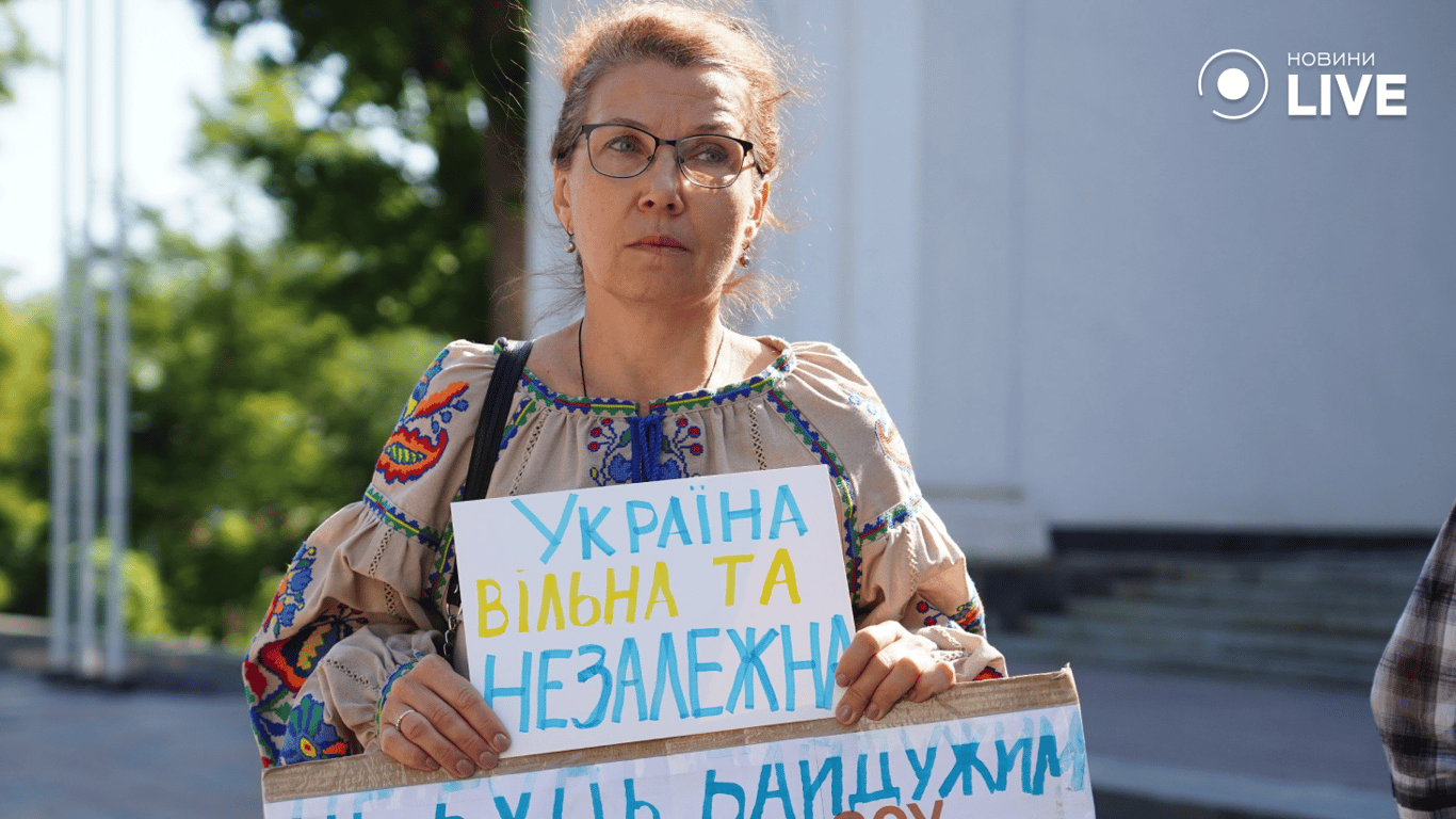 Годовщина акции "Деньги на ВСУ" - горожане собрались в центре Одессы - фото 5