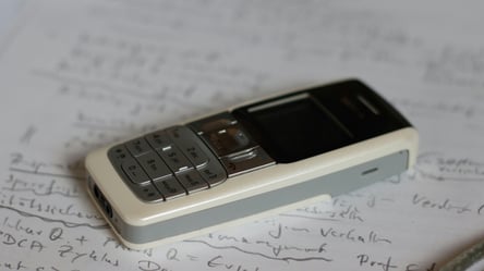 Кнопочные телефоны снова в моде — почему стоит перейти на них - 285x160