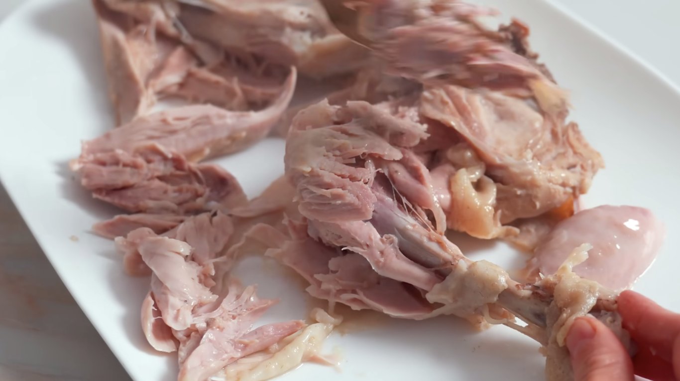 смачна страва з куркою та локшиною