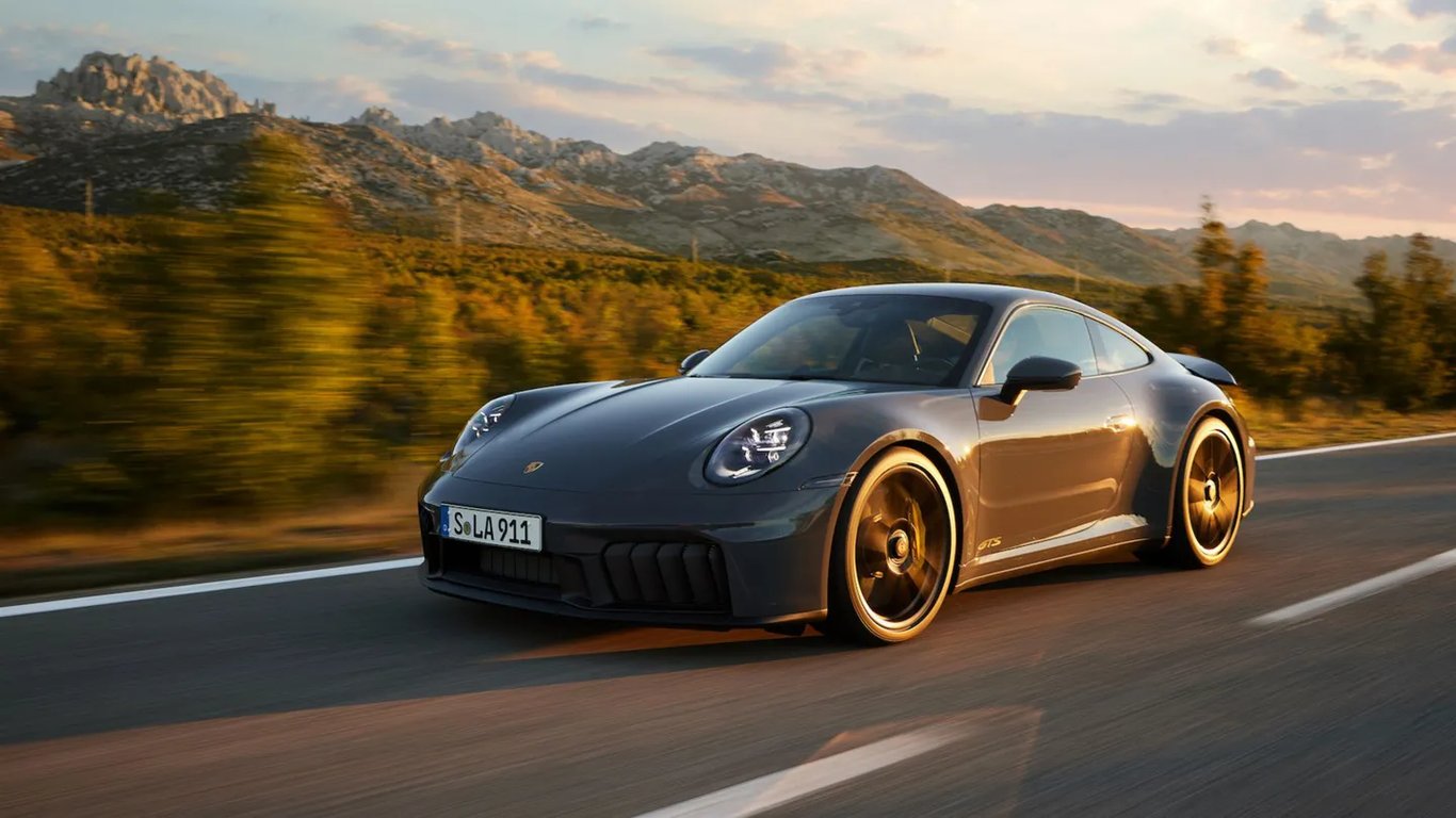 Porsche представила первую гибридную версию своего культового спорткара — сколько он стоит - 250x140