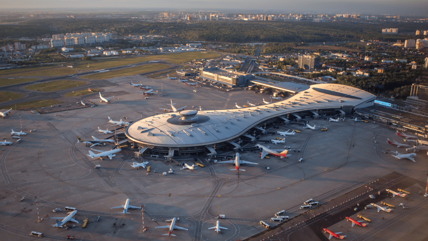 Аеропорт "Внуково" закрив повітряний простір через виявлення дрона