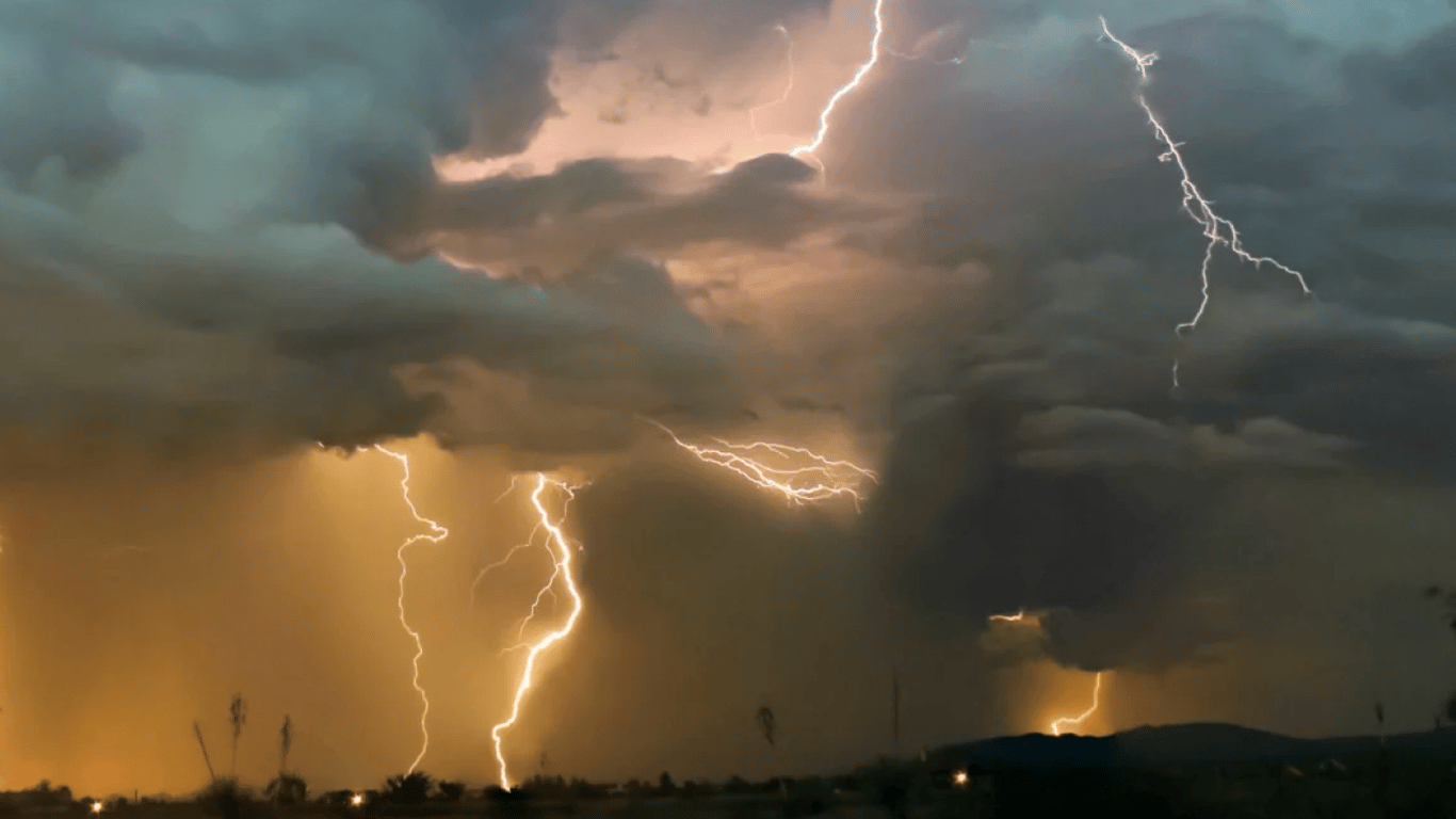 Погода в Україні у вівторок, 2 квітня — де прогнозують грозові бурі