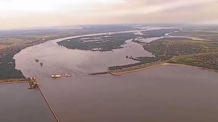 Який вигляд мають Каховська ГЕС і підтоплені береги Дніпра: свіже відео від ДПСУ - 285x160