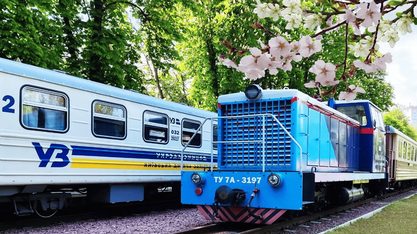 В Киеве снова курсирует детская железная дорога: какое расписание рейсов