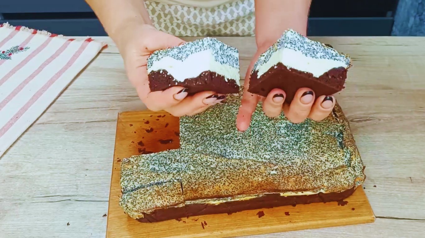 смачний пляцок з сиром та маком