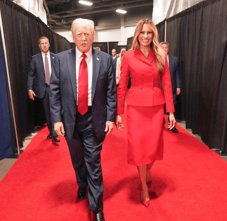 Меланія Трамп вдало підбирає взуття під образ