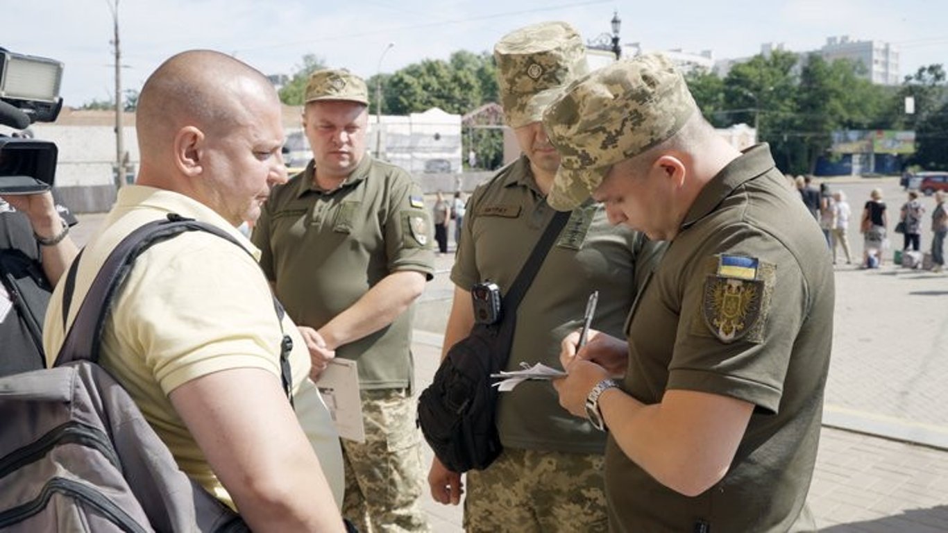 Адвокат объяснил, когда представители ТЦК и СП имеют право открывать огонь на поражение