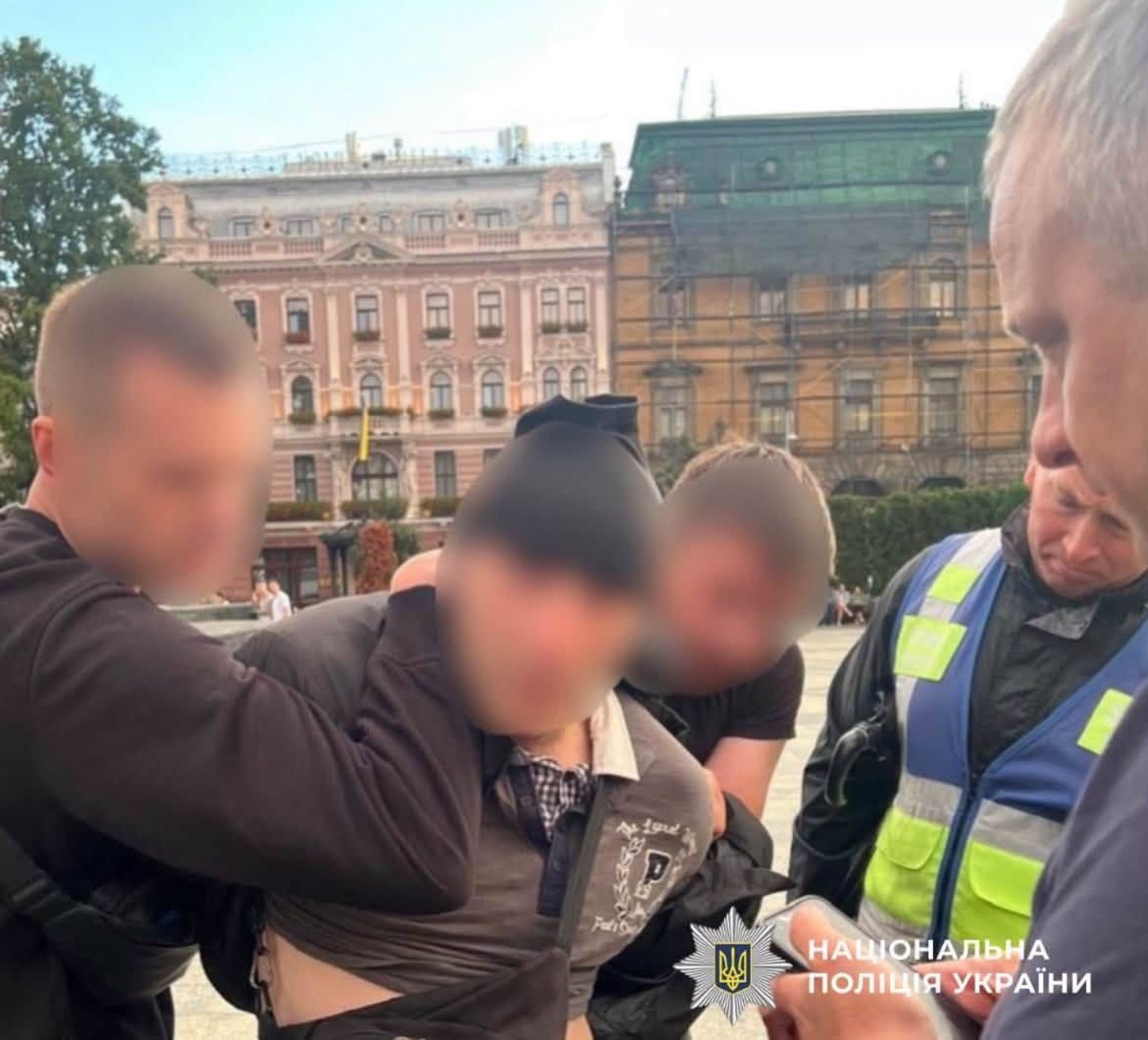 У Львові на мітингу затримали чоловіка з ножем