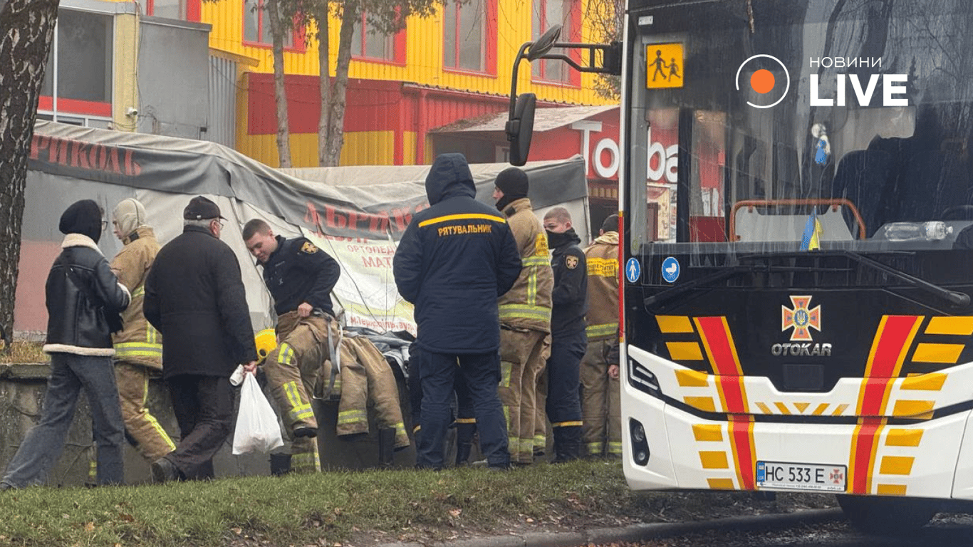 У Тернополі тривають рятувальні роботи після удару РФ