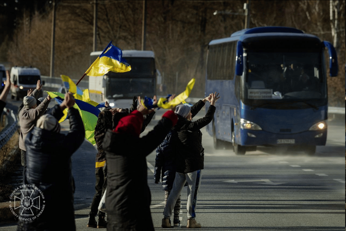 В СБУ показали ексклюзивні кадри з великого обміну полоненими - фото 2