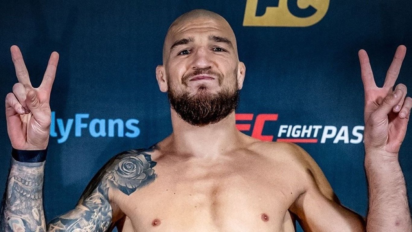 Амосов задушливим прийомом переміг Міллендера на CFFC 140