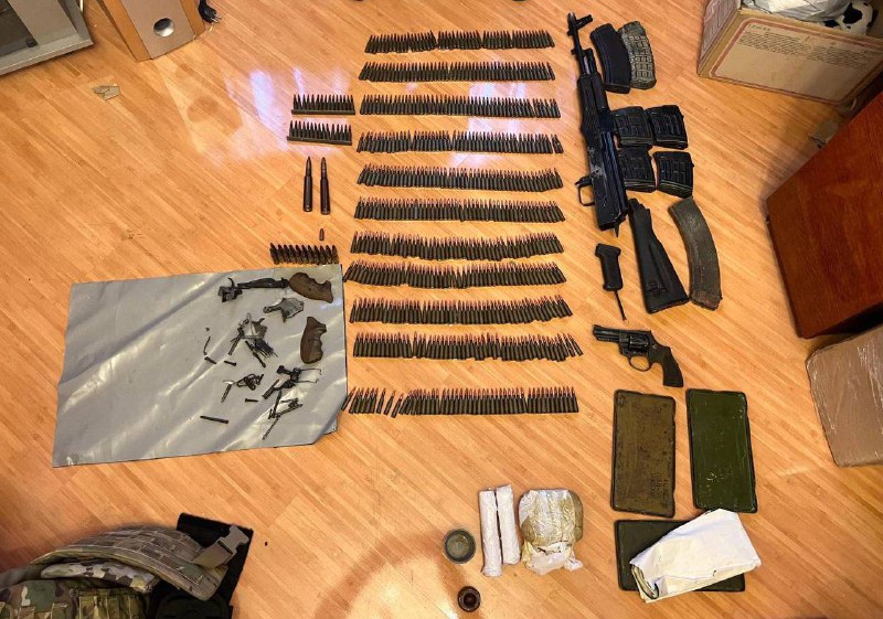 Вилучена зброя. Фото: Офіс генерального прокурора