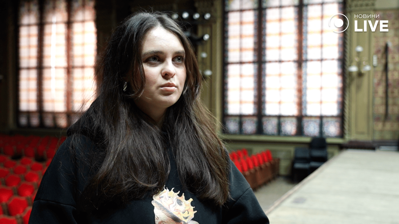 Експертка про відновлення та роботу над вітражами 