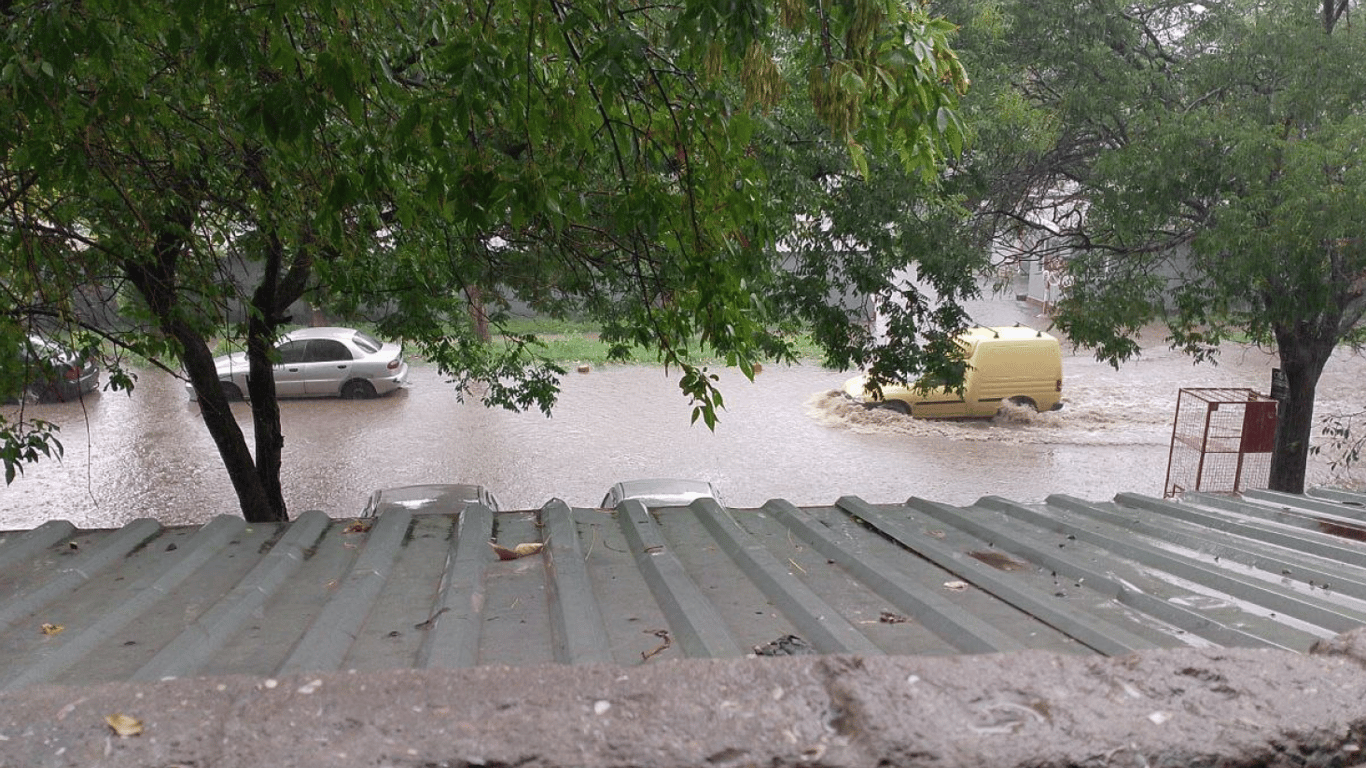 Одессу и пригород затапливает - некоторые улицы превратились в реки - фото 1