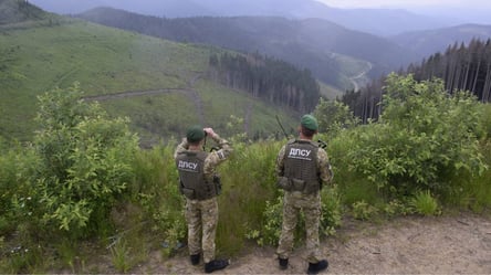 За 10 тисяч доларів в Румунію — на Прикарпатті правоохоронець організував схему для ухилянтів - 285x160