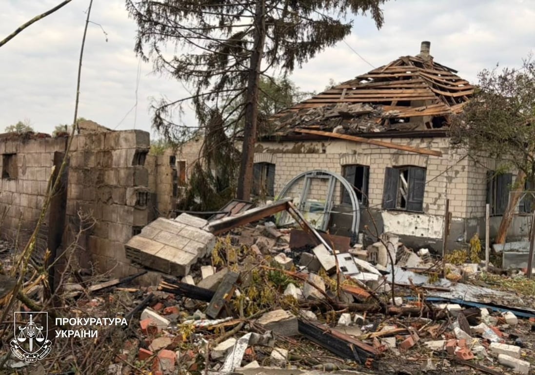 Наслідки російського обстрілу приватного будинку на Харківщині