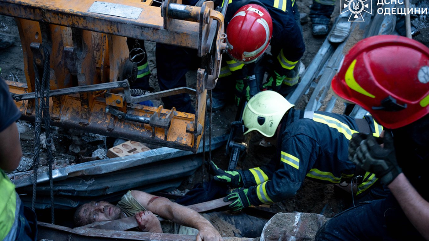 Трагедія в порту Одеси: під завалами загинув чоловік