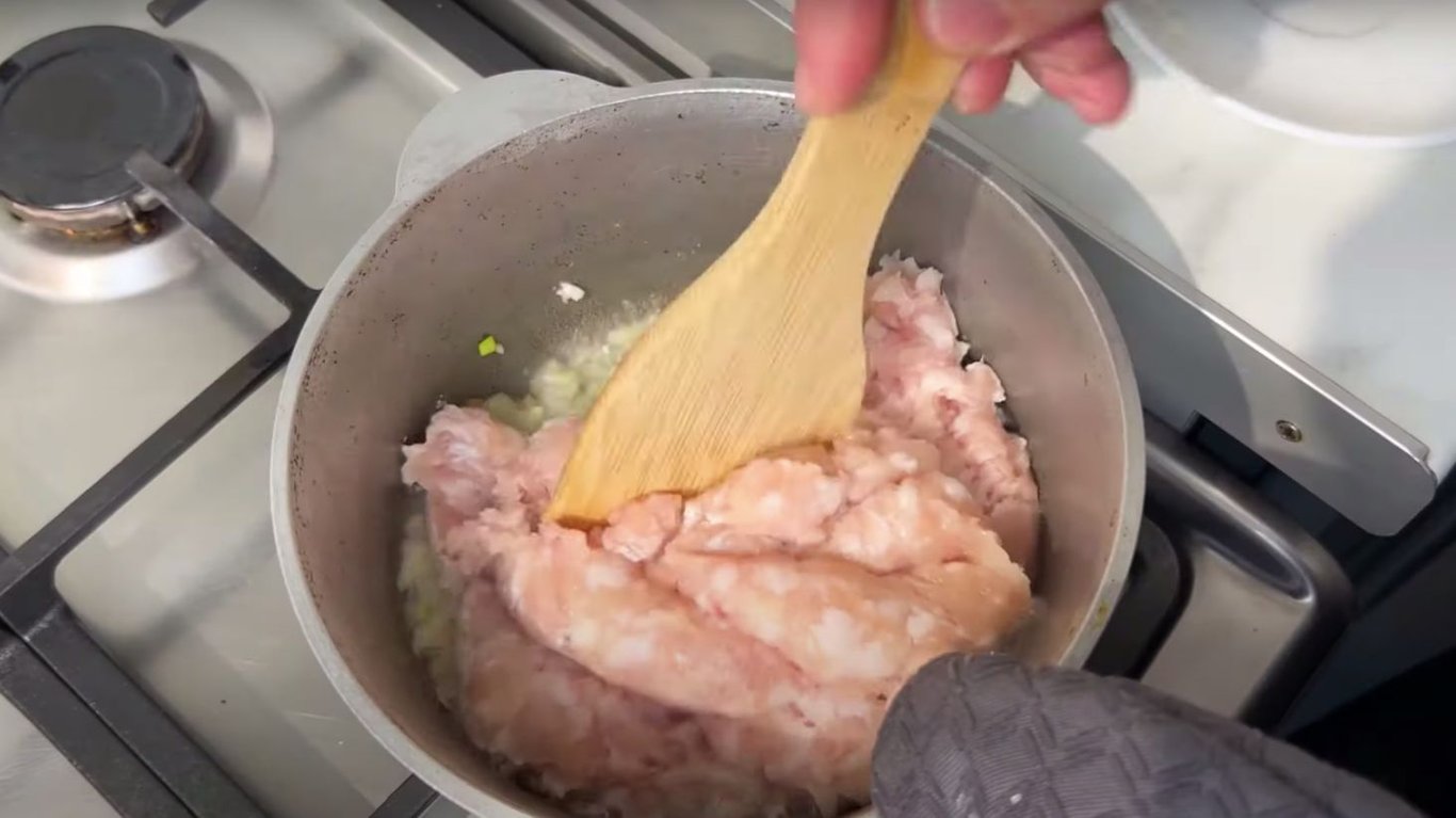 лук и фарш для запеканки