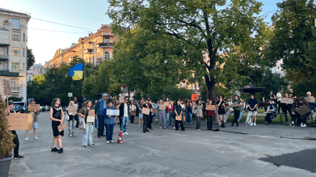 Митинги против отставки Федорова: военный прервал отпуск, чтобы выйти на протест - 285x160